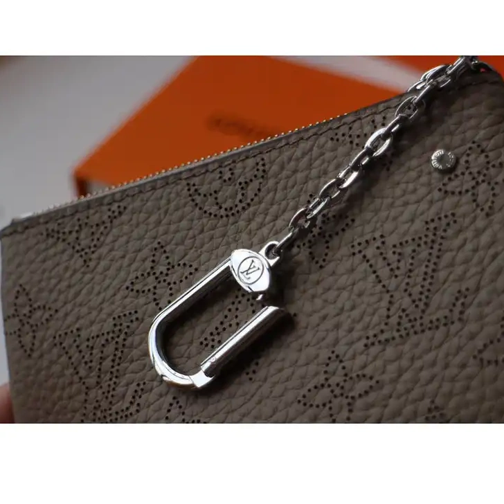 LV Bags 208B570109 0722